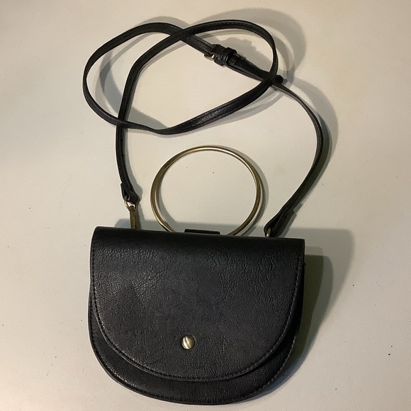 Anthropologie Handbags - Anthropologie black vegan leather ring purse, EUC